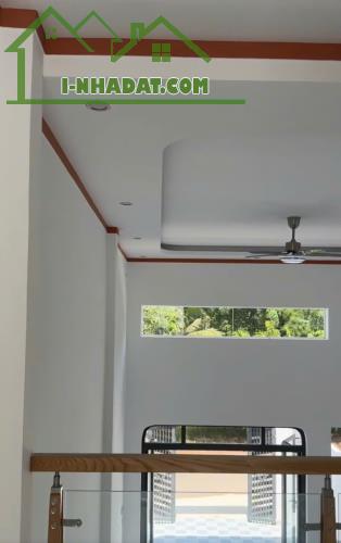 Bán nhà mới xây 1 trệt 1 lững, MT đường thông, KDC hiện hữu. 1,79 tỷ Gần KCN Giang Điền - 1