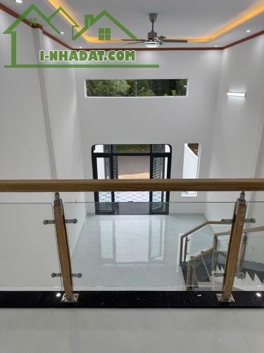 Bán nhà mới xây 1 trệt 1 lững, MT đường thông, KDC hiện hữu. 1,79 tỷ Gần KCN Giang Điền - 3