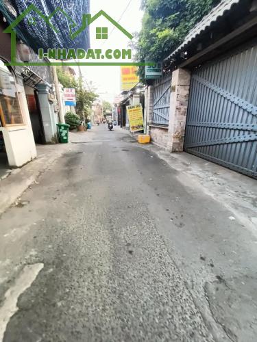 BÁN ĐẤT TẶNG NHÀ, HẺM NHỰA 6m THÔNG NGAY CỔNG BV THỦ ĐỨC, 5,2X38 CHỈ 13 TỶ