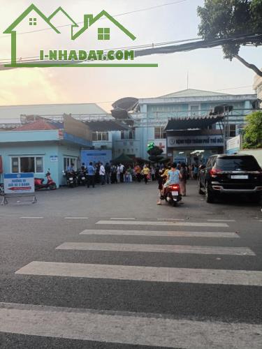 BÁN ĐẤT TẶNG NHÀ, HẺM NHỰA 6m THÔNG NGAY CỔNG BV THỦ ĐỨC, 5,2X38 CHỈ 13 TỶ - 1