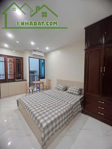 Bán nhà đẹp Gia Quất- Dân Xây- Lô góc- Oto - ô chờ thang máy- 45m 5 tâng mặt tiền rộng