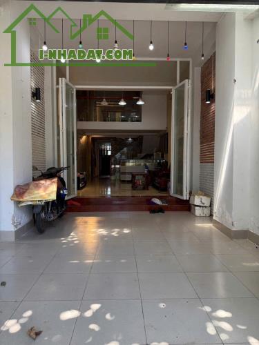 Bán nhà 1 trệt 1 lầu khu Chợ Chùa Bến Tre.Có sẵn nội thất và sổ hồng riêng - 2