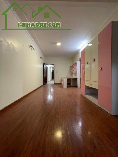 BÁN NHÀ TẬP THỂ NGHĨA TÂN, CẦU GIẤY 150M 5. TỶ - 1