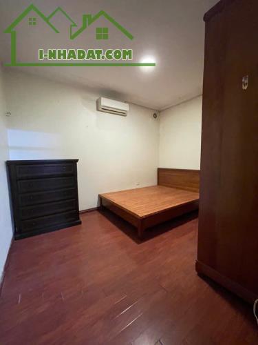 BÁN NHÀ TẬP THỂ NGHĨA TÂN, CẦU GIẤY 150M 5. TỶ - 2