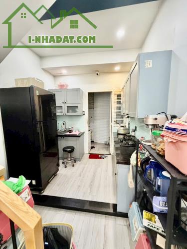 Nguyễn Đình Chiểu, Phú Nhuận - 1 căn ra HXH. - 1