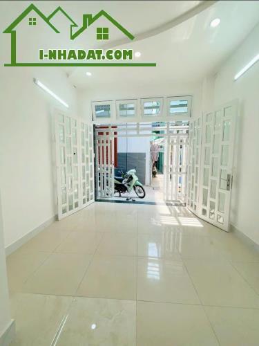 Bán gấp nhà 3 lầu ở Ngay chợ Bà Chiểu. Đường Diên Hồng, P1, Bình Thạnh. 2tỷ980. Thuê 17tr - 1