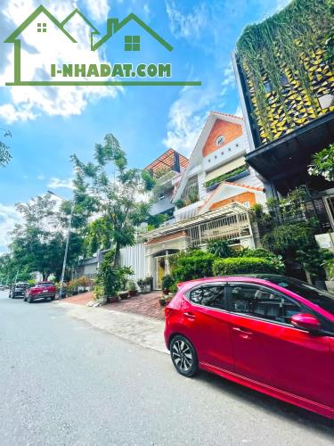 Cho thuê biệt thự 4 tầng KDC Nam Long Trần Trọng Cung, Quận 7