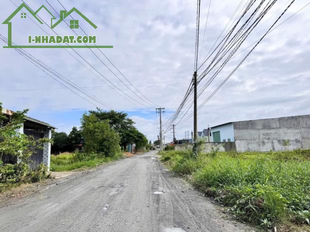 KẸT TIỀN BÁN GẤP LÔ ĐẤT NGAY ẤP 1 DT 10X33 GIÁ 1TY950 SHR SANG TÊN CÔNG CHỨNG NGAY