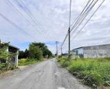 KẸT TIỀN BÁN GẤP LÔ ĐẤT NGAY ẤP 1 DT 10X33 GIÁ 1TY950 SHR SANG TÊN CÔNG CHỨNG NGAY