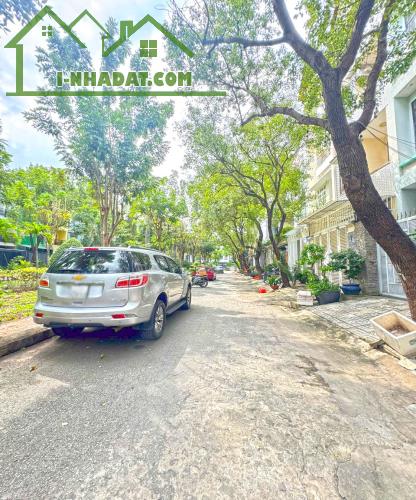 Cho thuê nhà phố 2 lầu ST view công viên KDC An Phú Hưng, Quận 7 - 1