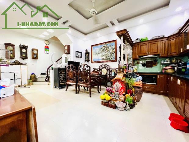 Nhà đẹp ở ngay Tây Mỗ gần ô tô 37m 5 tầng mặt tiền 7.5m giá 6,85 tỷ
