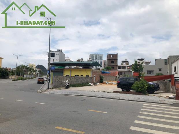 Cần bán mảnh đất năm tại TT mặt đường Nguyễn Văn Cừ - Hạ long. LH:0915069737 - 2