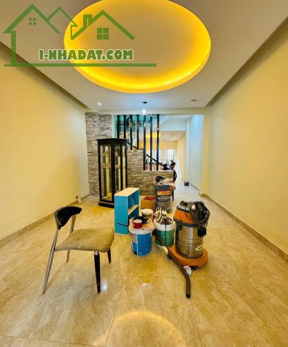 Cho thuê nhà đẹp 2 lầu hẻm 458 Huỳnh Tấn Phát, Bình Thuận, Quận 7 - 1