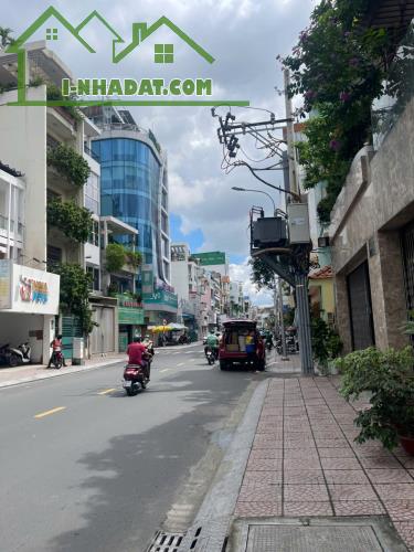 Cho thuê nhà mặt tiền đường Huỳnh Văn Bánh, Phú Nhuận tiện ở và kinh doanh với 7PN, 8WC