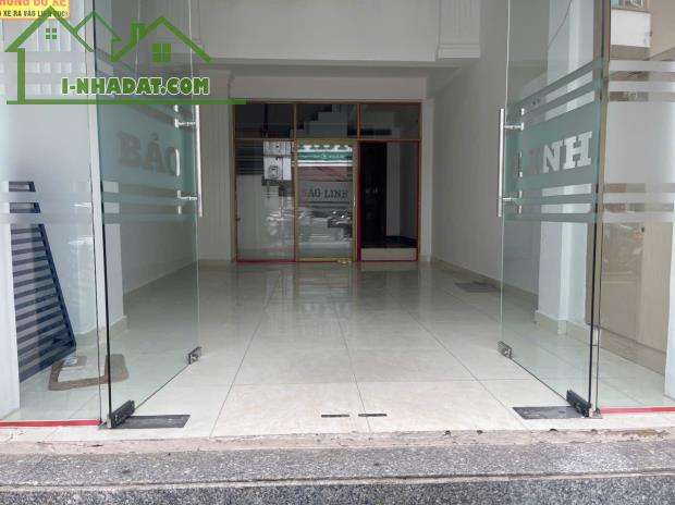 Cho thuê nhà mặt tiền đường Huỳnh Văn Bánh, Phú Nhuận tiện ở và kinh doanh với 7PN, 8WC - 2