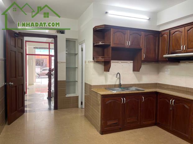 Cho thuê nhà mặt tiền đường Huỳnh Văn Bánh, Phú Nhuận tiện ở và kinh doanh với 7PN, 8WC - 3