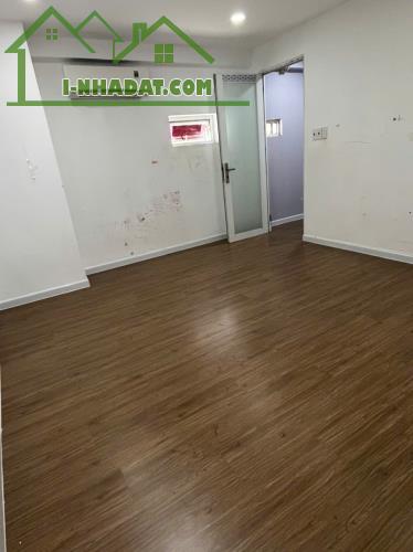 Cho thuê nhà mặt tiền đường Huỳnh Văn Bánh, Phú Nhuận tiện ở và kinh doanh với 7PN, 8WC - 4