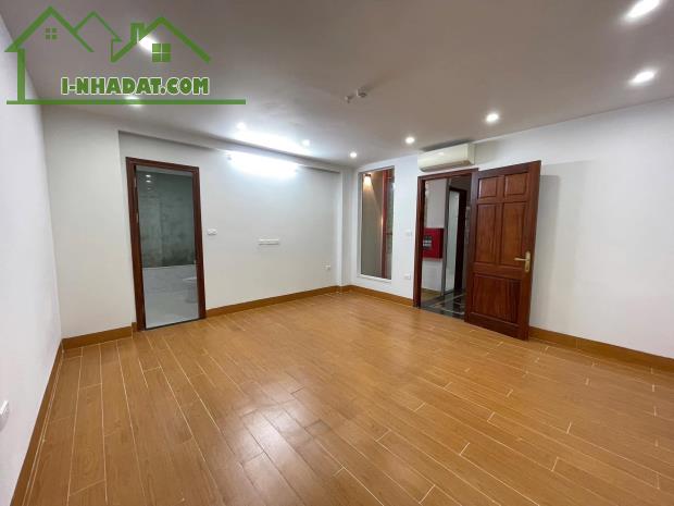 TÒA NHÀ: THỊNH QUANG -ĐỐNG ĐA.  • DT: 95m²x 9t x 5.6m.mt.  • Nhà xây mới , hiện đại, 2 mặt - 2