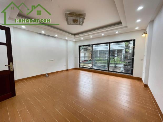 TÒA NHÀ: THỊNH QUANG -ĐỐNG ĐA.  • DT: 95m²x 9t x 5.6m.mt.  • Nhà xây mới , hiện đại, 2 mặt - 3
