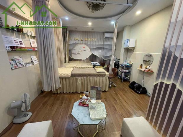 Vì bận việc gia đình không có thời gian trông coi, mình cần sang nhượng lại tiệm spa mini
