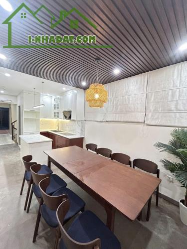 BÁN NHÀ MẶT PHỐ HOA BẰNG, CẦU GIẤY - 62M x 7T THANG MÁY - VỈA HÈ RỘNG - KINH DOANH - GIÁ