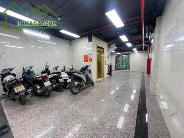 TÒA NHÀ: THỊNH QUANG -ĐỐNG ĐA.  • DT: 95m²x 9t x 5.6m.mt.  • Nhà xây mới , hiện đại, 2 mặt