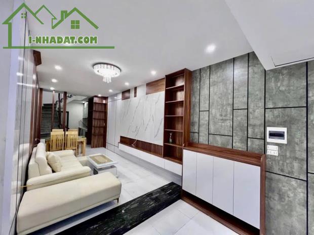 TIN CHẤN ĐỘNG. Trung Tâm Bồ Đề Chỉ 8.x Tỷ, 41m2, 4 Phòng Ngủ, Ô Tô Cạnh Nhà, Full NT - 1