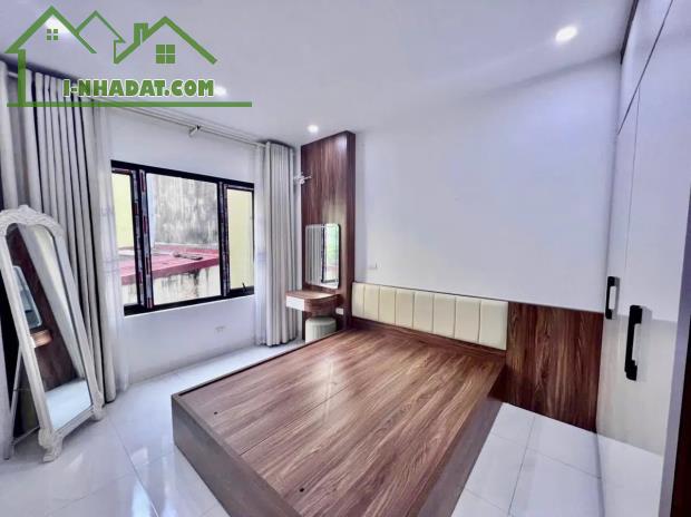 TIN CHẤN ĐỘNG. Trung Tâm Bồ Đề Chỉ 8.x Tỷ, 41m2, 4 Phòng Ngủ, Ô Tô Cạnh Nhà, Full NT - 2