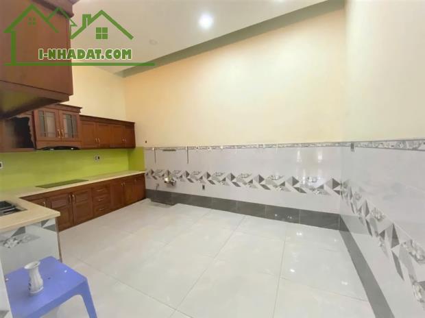 Cho thuê nhà 3 lầu mặt tiền kinh doanh sầm uất Nguyễn Thị Thập, Quận 7 - 1