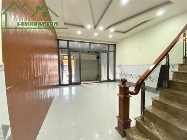 Cho thuê nhà 3 lầu mặt tiền kinh doanh sầm uất Nguyễn Thị Thập, Quận 7 - 2