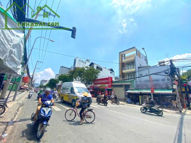 Cho thuê nhà 3 lầu mặt tiền kinh doanh sầm uất Nguyễn Thị Thập, Quận 7 - 4