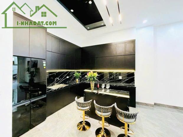 BÁN NHÀ CẠNH VINHOMES RIVERSIDE, KINH DOANH, GA RA Ô TÔ, TM, TẶNG NỘI THẤT CHẤT, MT KHỦNG - 2