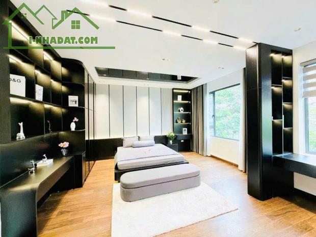 BÁN NHÀ CẠNH VINHOMES RIVERSIDE, KINH DOANH, GA RA Ô TÔ, TM, TẶNG NỘI THẤT CHẤT, MT KHỦNG - 4