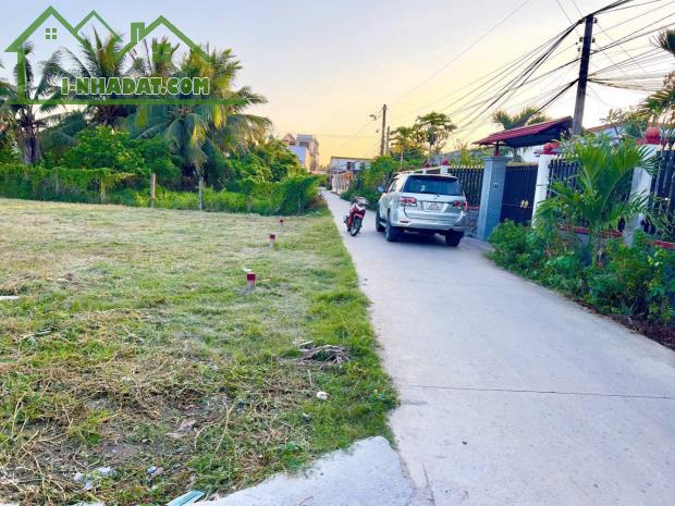 Đất thổ cư - nền góc 2MT đường liên ấp, gần chợ Bình Lãng, Tân Trụ, Tây Ninh, giá 720 tr