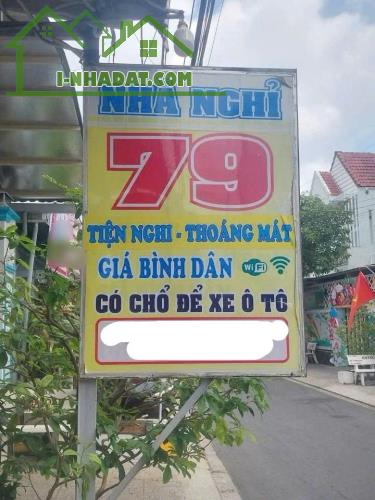 Bán gấp nhà nghỉ doanh thu ổn định 1 trệt 2 tầng 103m2 giá cực tốt chỉ 900 triệu sổ hồng