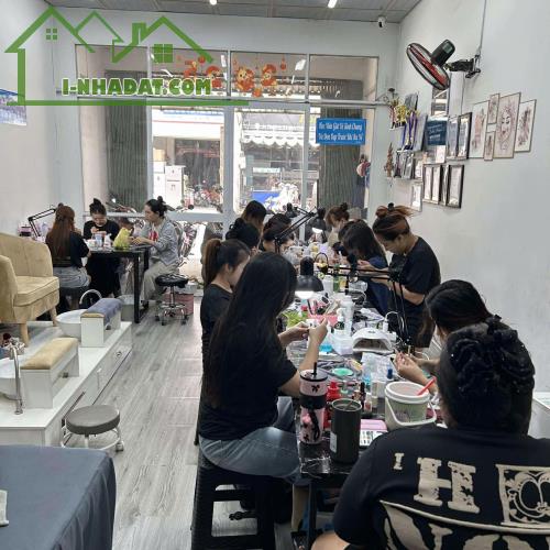 Sắp tới mình mở tiệm to hơn nên cần nhượng tiệm nail gần MeGa Quận 12