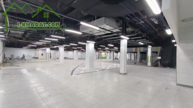 Cho thuê 400m2 sàn thương mại văn phòng mặt phố Tây Sơn trung tâm quận Đống Đa