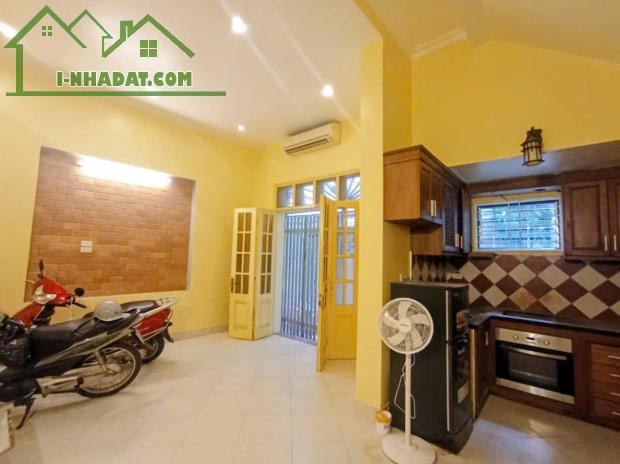 CHO THUÊ! Nhà Tô Ngọc Vân 50m2 x 4T, 16 tr/ th Full đồ, Gần Hồ Tây, Thoáng, Sáng