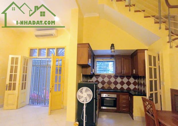 CHO THUÊ! Nhà Tô Ngọc Vân 50m2 x 4T, 16 tr/ th Full đồ, Gần Hồ Tây, Thoáng, Sáng - 2