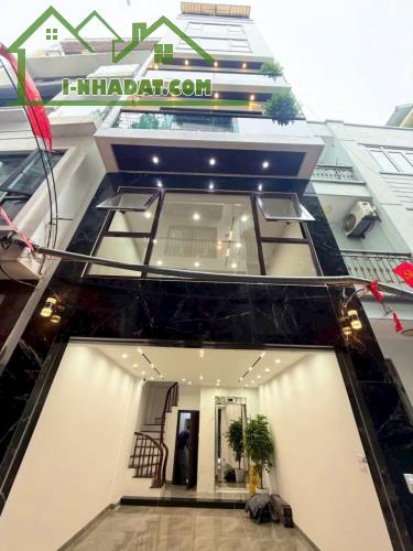 Nhà đẹp giá rẻ nội thất xịn ô tô vào nhà ngõ Phố Gia Quất DT 35m2 . Giá 13.2 tỷ