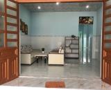 Chủ cần bán miếng đất tặng căn nhà gần như full nội thất.