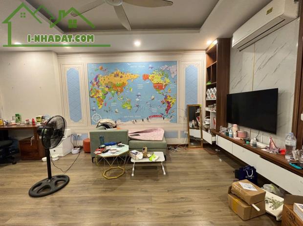 Bán gấp cc Cảnh sát 113 Trung Kính 100m, 3n full toàn bộ nội thất mới, sãn slot xe 9,4 tỷ