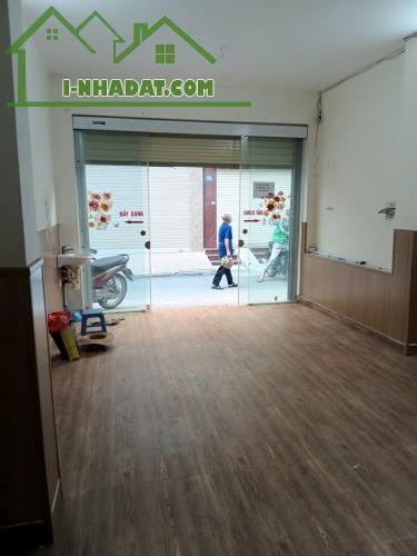 Cho thuê nhà tập thể tầng 1 khu Phương Mai, Kim Liên, Đống Đa, 2 mặt tiền kinh doanh
