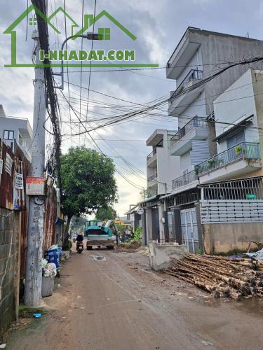 RA GẤP LÔ ĐẤT Đ. NHỰA 6m THẲNG TRỤC QL13, HÀNG XÓM KDC HỒNG LONG 5X32; 11,5 TỶ