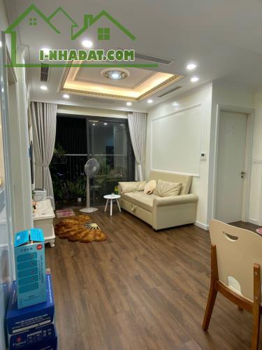 Bán nhanh căn 2 ngủ 72m2 tại Vinhomes D