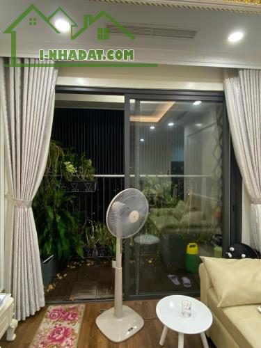 Bán nhanh căn 2 ngủ 72m2 tại Vinhomes D