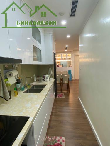 Bán nhanh căn 2 ngủ 72m2 tại Vinhomes D