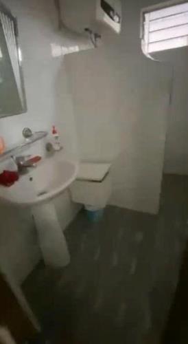 Cho thuê nhà 3 tầng tại tổ 24D Mai Sơn, vị trí gần Nhà nghỉ Hoàng Gia và chỉ cách Công - 3