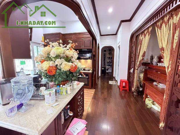 Chính chủ bán căn hộ Lê Văn Lương lô góc 200m2 TẶNG lại full nội thất gỗ hương 3 TỶ - 2