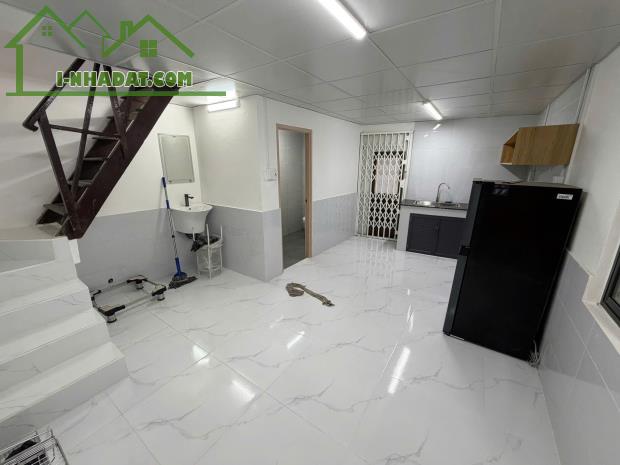 Cho thuê nhà lầu trục chính hẻm 10 đề thám gần đại lộ hòa bình giá 8 triệu - 2